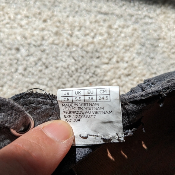 Tom's monochromatic suede shoe, womens 7.5 - Picture 2 of 10